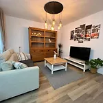 Big Apartment 6 People, 3 Rooms, Airport/Mokotow