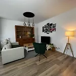 Big Apartment 6 People, 3 Rooms, Airport/Mokotow