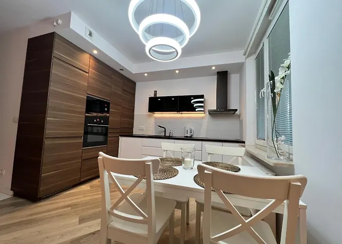 Big Apartment 6 People, 3 Rooms, Airport/Mokotow
