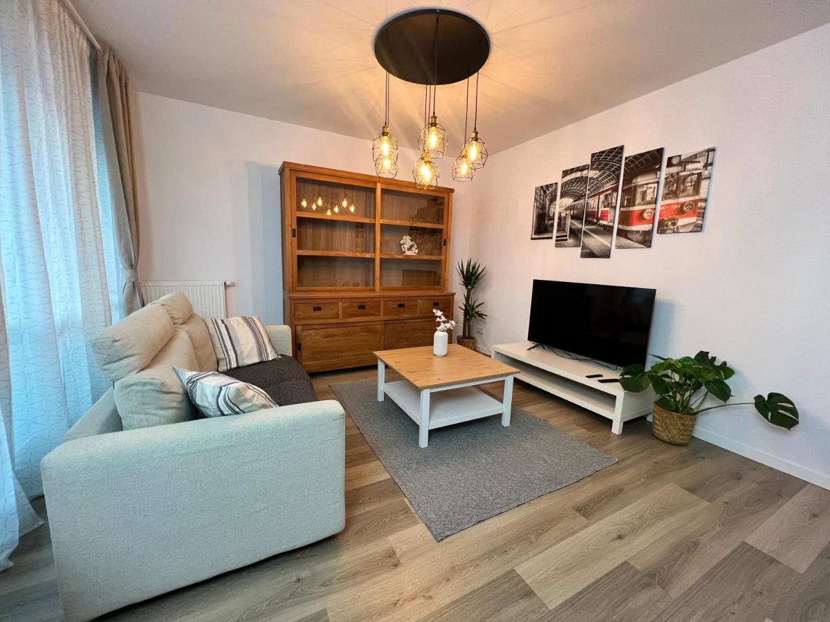 Big 6 People, 3 Rooms, Airport/mokotow Lägenhet *